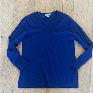 Neiman Marcus Women’s Royal Blue V-Neck Sweater
